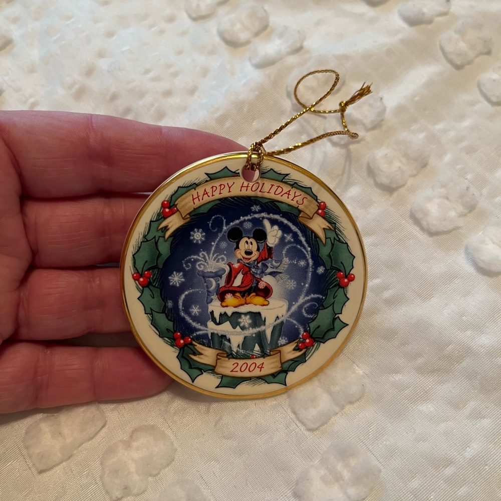 Disney Collectible, 2004 Christmas Through the Year’s Collection